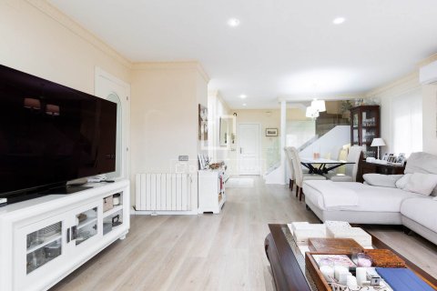 Купить виллу в Кастельдефельс, Испания с 4 спальни, 245м², № 4326 - фото 12