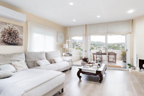 Купить виллу в Кастельдефельс, Испания с 4 спальни, 245м², № 4326 - фото 2