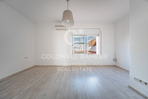 Ático de 2 dormitorios en venta en Barcelona, Cataluña, Spain № 7843 - foto 5