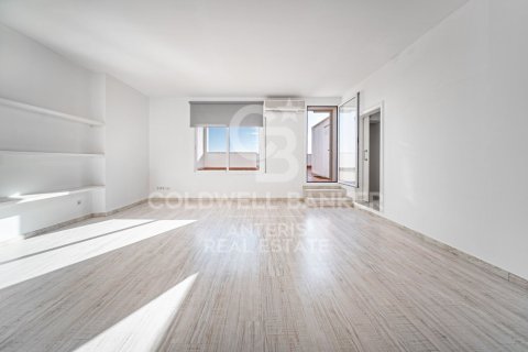 Ático de 2 dormitorios en venta en Barcelona, Cataluña, Spain № 7843 - foto 21