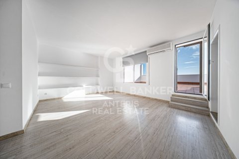 Ático de 2 dormitorios en venta en Barcelona, Cataluña, Spain № 7843 - foto 22
