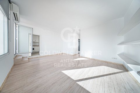 Ático de 2 dormitorios en venta en Barcelona, Cataluña, Spain № 7843 - foto 19