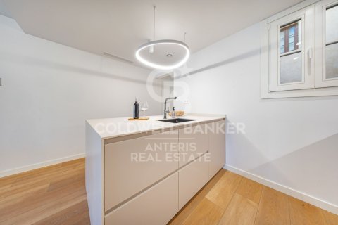 121 sq.m. apartment for sale in Barcelona, Catalonia, Spain № 7838 - photo 21