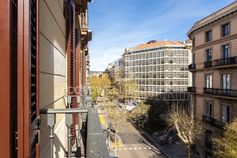 203 sq.m. apartment for sale in Barcelona, Catalonia, Spain № 7844 - photo 4