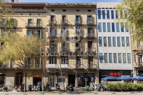 203 sq.m. apartment for sale in Barcelona, Catalonia, Spain № 7844 - photo 3