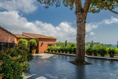9 bedrooms house for sale in Sant Andreu de Llavaneres, Barcelona, Catalonia, Spain № 1751 - photo 12