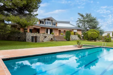 5 bedrooms house for sale in Montornes Del Valles, Barcelona, Catalonia, Spain № 1747