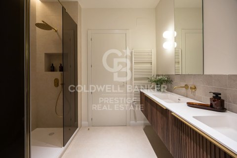 Apartamento de 4 dormitorios en venta en Barcelona, Cataluña, Spain № 5632 - foto 24