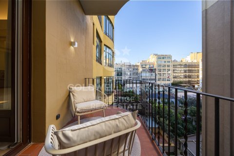 Apartamento de 4 dormitorios en venta en Barcelona, Cataluña, Spain № 5632 - foto 10
