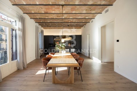 Apartamento de 4 dormitorios en venta en Barcelona, Cataluña, Spain № 5632 - foto 3