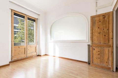 3 bedrooms apartment for sale in Barcelona, Catalonia, Spain № 8955