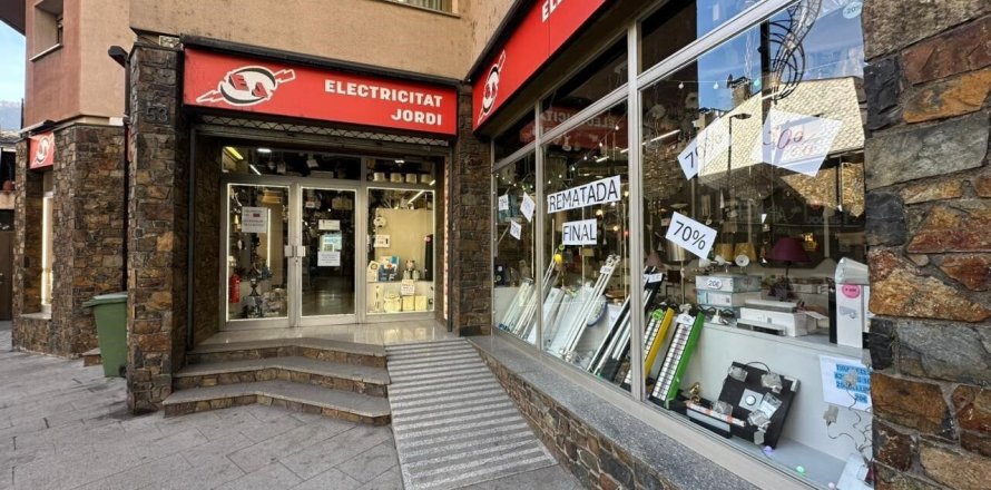 490 sq.m. commercial property for rent in Principado De Andorra (Ninguna Poblacion Tiene C.P.), Lleida, Catalonia, Spain № 5264