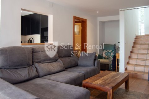 Сasa de 3 dormitorios en venta en Tossa de Mar, Gerona, Cataluña, Spain № 6681 - foto 22