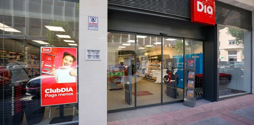 561 sq.m. retail store for sale in Sant Marti, Barcelona, Catalonia, Spain № 5219