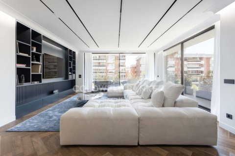 4 bedrooms apartment for sale in Barcelona, Catalonia, Spain № 5953 - photo 2