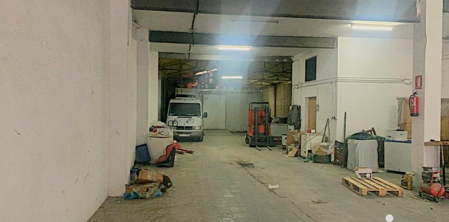 598 sq.m. commercial property for rent in El Vendrell, Tarragona, Catalonia, Spain № 5135