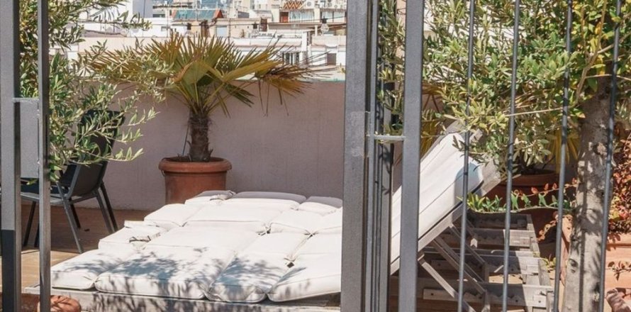 3 bedrooms apartment for sale in Barcelona, Catalonia, Spain № 6801