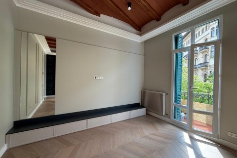 3 bedrooms apartment for sale in Eixample, Barcelona, Catalonia, Spain № 1157 - photo 8