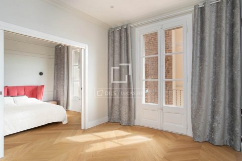 Купить квартиру в Барселона, Испания с 5 спален, 128м², № 8500 - фото 28