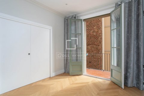 Купить квартиру в Барселона, Испания с 5 спален, 128м², № 8500 - фото 26