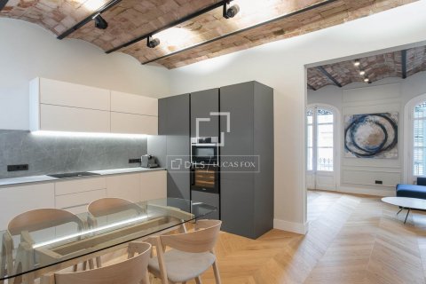 Купить квартиру в Барселона, Испания с 5 спален, 128м², № 8500 - фото 2