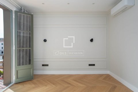 Купить квартиру в Барселона, Испания с 5 спален, 128м², № 8500 - фото 29