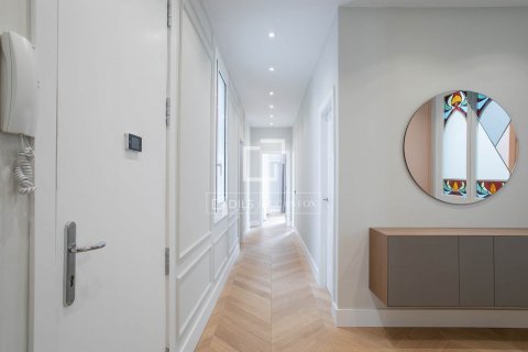 Купить квартиру в Барселона, Испания с 5 спален, 128м², № 8500 - фото 11