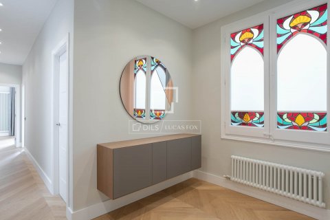 Купить квартиру в Барселона, Испания с 5 спален, 128м², № 8500 - фото 12