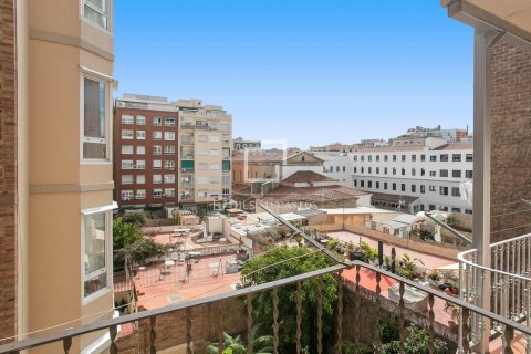 Купить квартиру в Барселона, Испания с 5 спален, 128м², № 8500 - фото 18