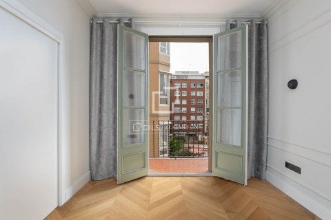 Купить квартиру в Барселона, Испания с 5 спален, 128м², № 8500 - фото 25