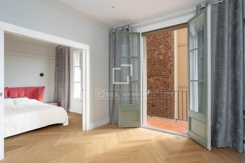 Купить квартиру в Барселона, Испания с 5 спален, 128м², № 8500 - фото 27