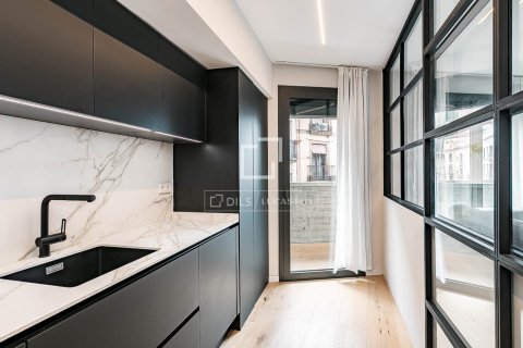 3 bedrooms apartment for sale in Barcelona, Catalonia, Spain № 6828 - photo 8