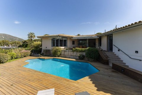 Купить дом в Кастельдефельс, Испания с 5 комнат, 351м², № 7035 - фото 3
