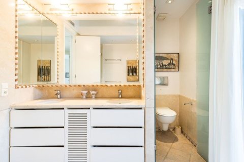 Купить дом в Кастельдефельс, Испания с 5 комнат, 351м², № 7035 - фото 21