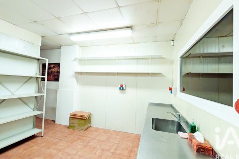 65 sq.m. commercial property for rent in Barcelona, Catalonia, Spain № 8419 - photo 9