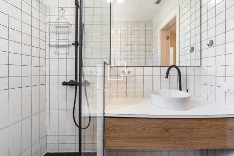 2 bedrooms apartment for sale in Barcelona, Catalonia, Spain № 8946 - photo 11