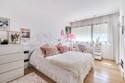 Сasa de 7 dormitorios en venta en Barcelona, Cataluña, Spain № 4609 - foto 24