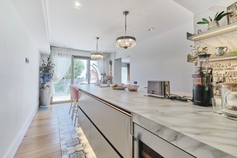 Сasa de 7 dormitorios en venta en Barcelona, Cataluña, Spain № 4609 - foto 15