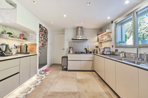 Сasa de 7 dormitorios en venta en Barcelona, Cataluña, Spain № 4609 - foto 14