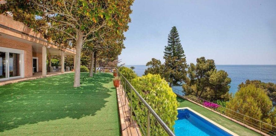 6 bedrooms house for sale in Blanes, Girona, Catalonia, Spain № 6192