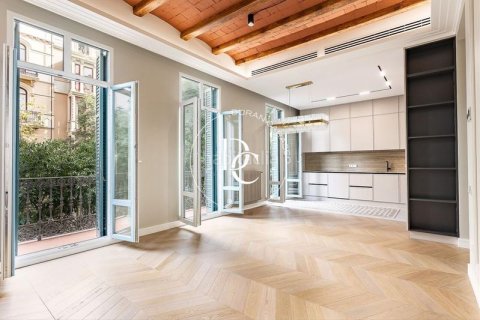 3 bedrooms apartment for sale in Eixample, Barcelona, Catalonia, Spain № 2648