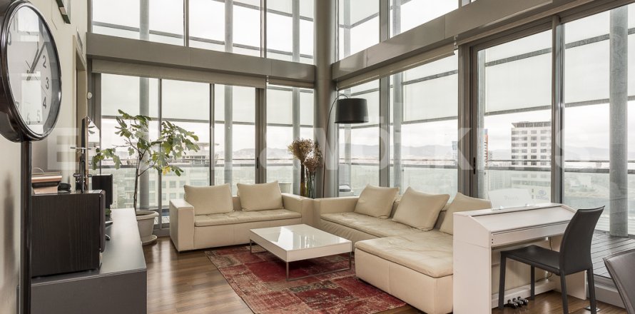 3 bedrooms penthouse for sale in Sant Marti, Barcelona, Catalonia, Spain № 2647