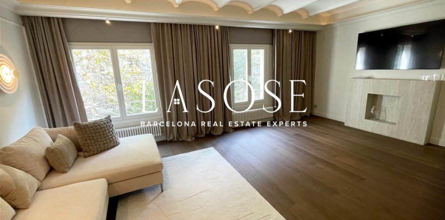 3 bedrooms apartment for sale in Eixample, Barcelona, Catalonia, Spain № 2467