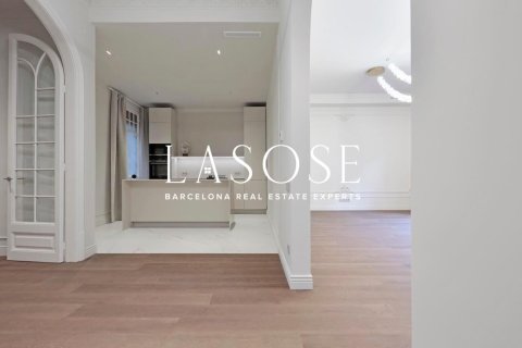 4 bedrooms apartment for sale in Eixample, Barcelona, Catalonia, Spain № 2466 - photo 10