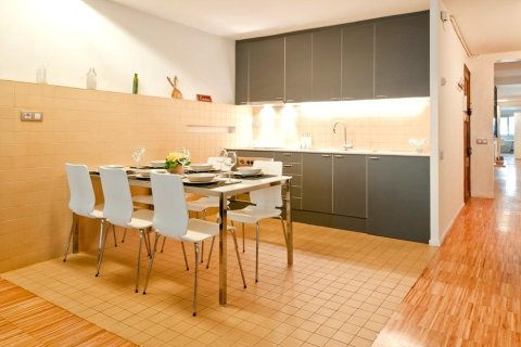 2 bedrooms apartment for sale in Ciutat Vella, Barcelona, Catalonia, Spain № 2465 - photo 6