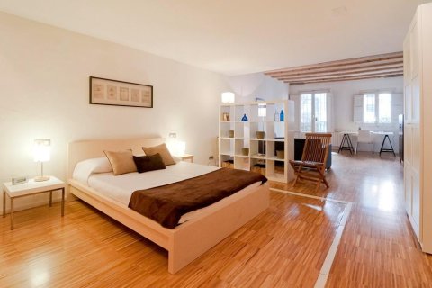 2 bedrooms apartment for sale in Ciutat Vella, Barcelona, Catalonia, Spain № 2465 - photo 14