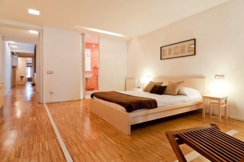 2 bedrooms apartment for sale in Ciutat Vella, Barcelona, Catalonia, Spain № 2465 - photo 17