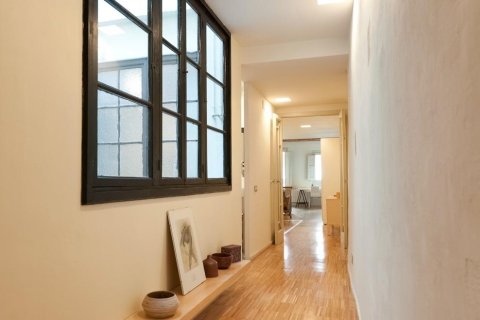 2 bedrooms apartment for sale in Ciutat Vella, Barcelona, Catalonia, Spain № 2465 - photo 13