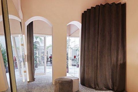 110 sq.m. commercial property for sale in Barcelona, Catalonia, Spain № 1086 - photo 2