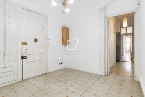 Apartamento de 3 dormitorios en venta en Barcelona, Cataluña, Spain № 7144 - foto 23